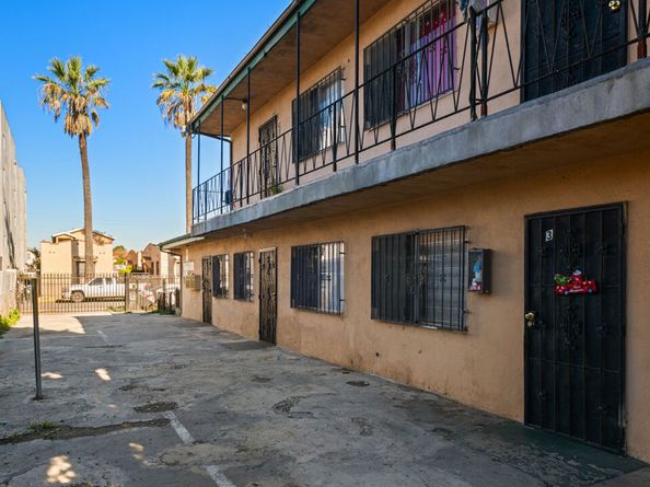 732 W 76th Street, Los Angeles CA 90044