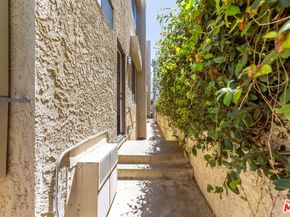 12007 Rochester Avenue 1, Los Angeles CA 90025