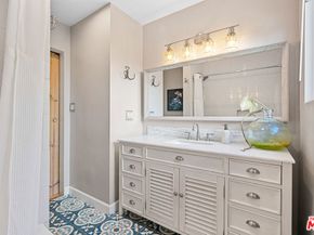 7421 Earldom Avenue, Playa Del Rey CA 90293