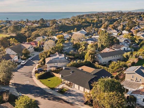 8390 Cliffridge Ln, La Jolla CA 92037