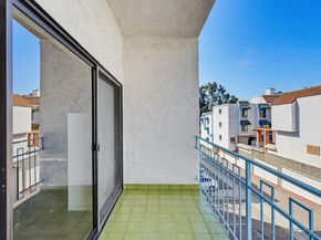 8324 Regents Rd 2E, San Diego CA 92122
