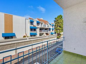 8324 Regents Rd 2E, San Diego CA 92122