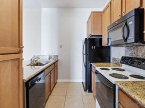 8324 Regents Rd 2E, San Diego CA 92122