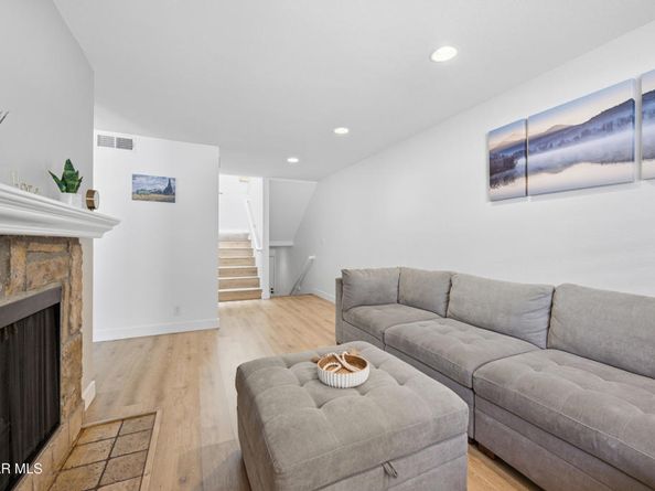 29633 Strawberry Hill Drive, Agoura Hills CA 91301