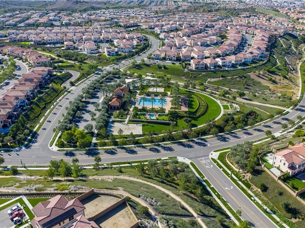 126 Sunnyside, Irvine CA 92618