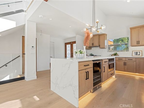 8280 Grand View Drive, Los Angeles CA 90046