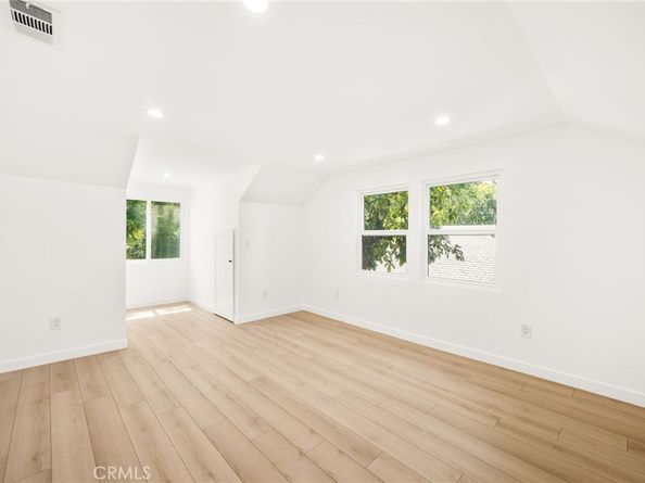 627 E Villa Street, Pasadena CA 91101