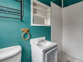 1021 W 48th, Los Angeles CA 90037