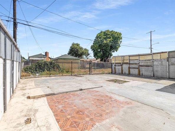 727 E 94th Street, Los Angeles CA 90002