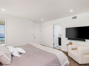 2492 Glenneyre Street, Laguna Beach CA 92651