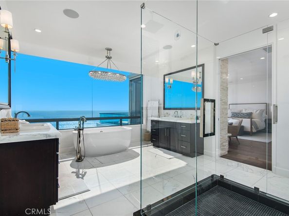 2492 Glenneyre Street, Laguna Beach CA 92651