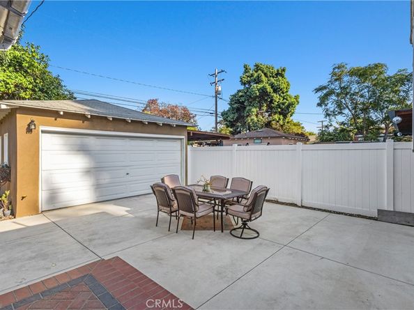 2860 Chestnut Avenue, Long Beach CA 90806