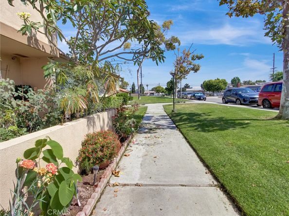 10552 Royal Oak Way, Stanton CA 90680
