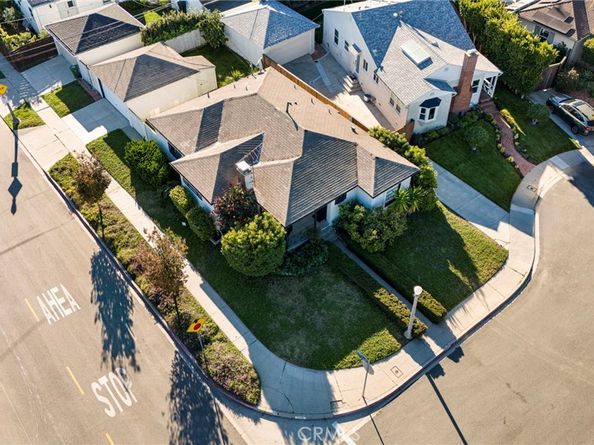 9400 Kramerwood Place, Los Angeles CA 90034