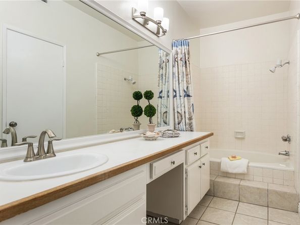 2542 W MacArthur Boulevard 143, Santa Ana CA 92704