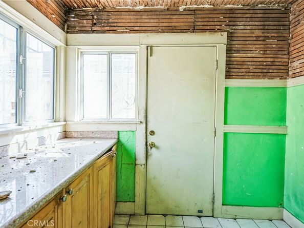 1194 S Lucerne Boulevard, Los Angeles CA 90019