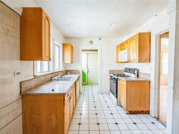 1194 S Lucerne Boulevard, Los Angeles CA 90019