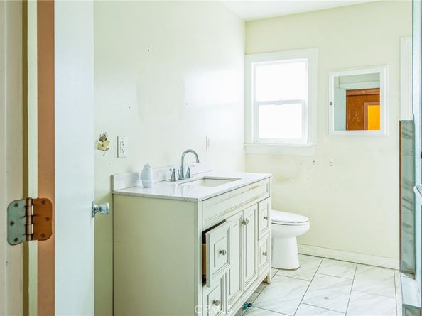 1194 S Lucerne Boulevard, Los Angeles CA 90019