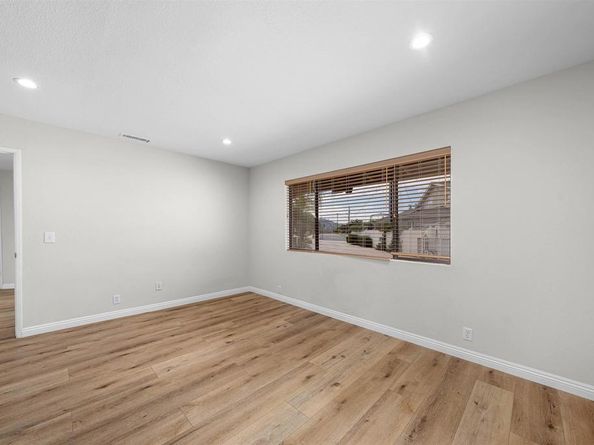 275 HiHill Way, El Cajon CA 92020