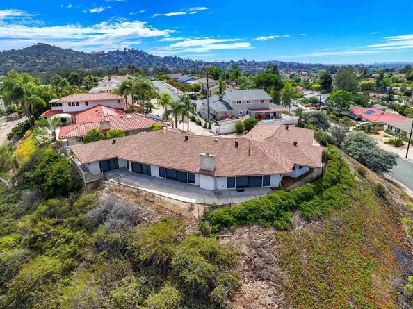 275 HiHill Way, El Cajon CA 92020