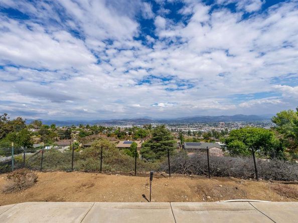 275 HiHill Way, El Cajon CA 92020