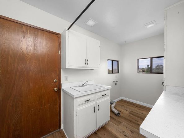 275 HiHill Way, El Cajon CA 92020