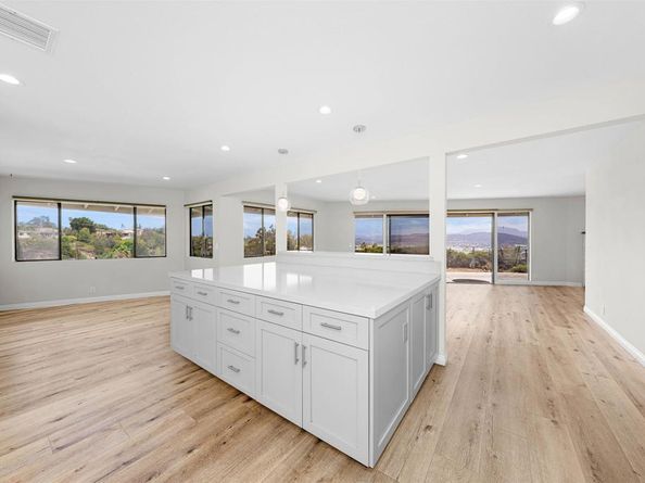 275 HiHill Way, El Cajon CA 92020