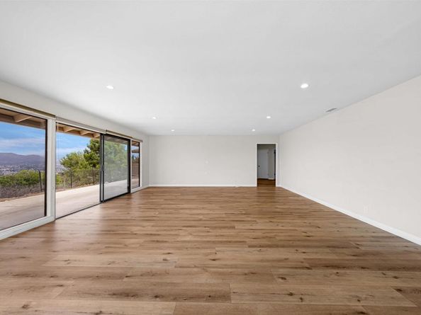 275 HiHill Way, El Cajon CA 92020