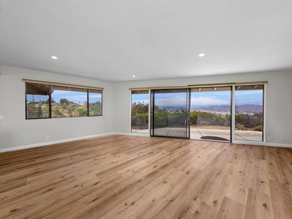 275 HiHill Way, El Cajon CA 92020