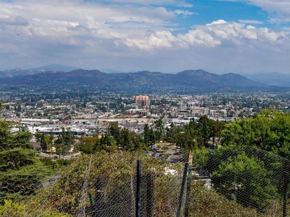 275 HiHill Way, El Cajon CA 92020