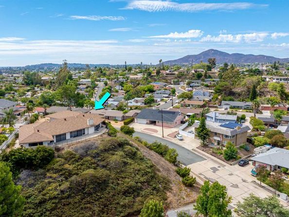 275 HiHill Way, El Cajon CA 92020