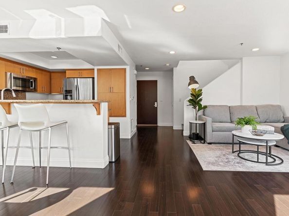 924 Hornblend Street 210, San Diego CA 92109