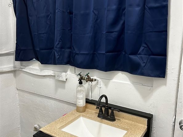 4727 Oakwood Avenue, Los Angeles CA 90004