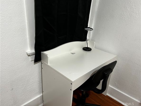 4727 Oakwood Avenue, Los Angeles CA 90004