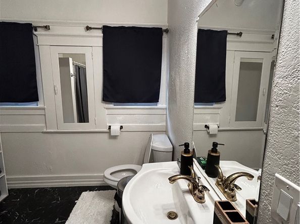 4727 Oakwood Avenue, Los Angeles CA 90004