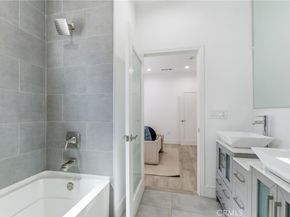 1364 S Ridgeley, Los Angeles CA 90019