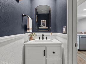 21551 Burbank 96, Woodland Hills CA 91367