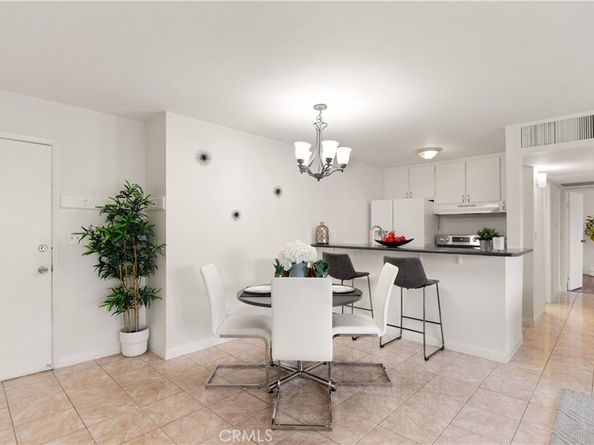 8601 International 162, Canoga Park CA 91304