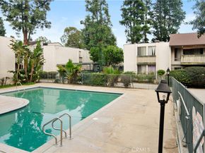 8601 International 162, Canoga Park CA 91304