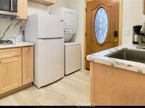 5921 Fallbrook Avenue, Woodland Hills CA 91367