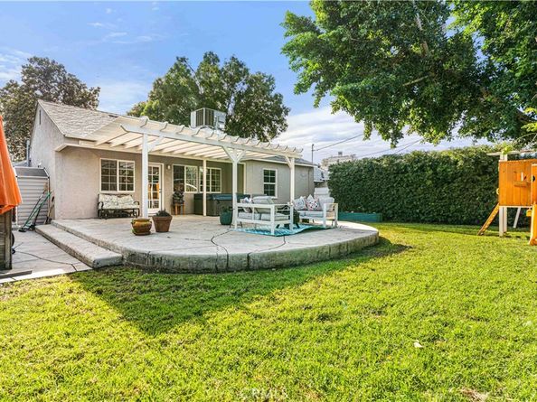 17145 Strathern Street, Lake Balboa CA 91406