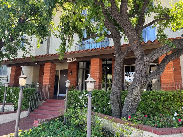 12830 Burbank, Valley Village CA 91607
