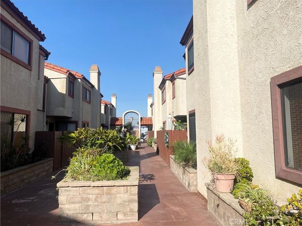 1450 W 146th Street 2, Gardena CA 90247