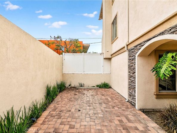 24005 Los Codona, Torrance CA 90505