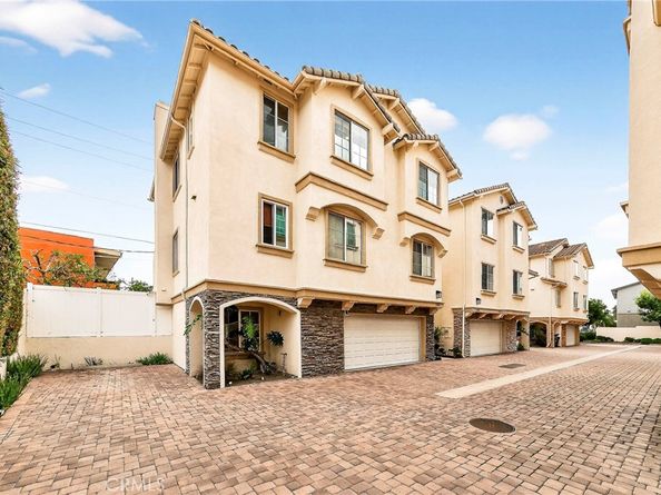 24005 Los Codona, Torrance CA 90505