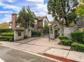 7373 Alicante, Carlsbad CA 92009