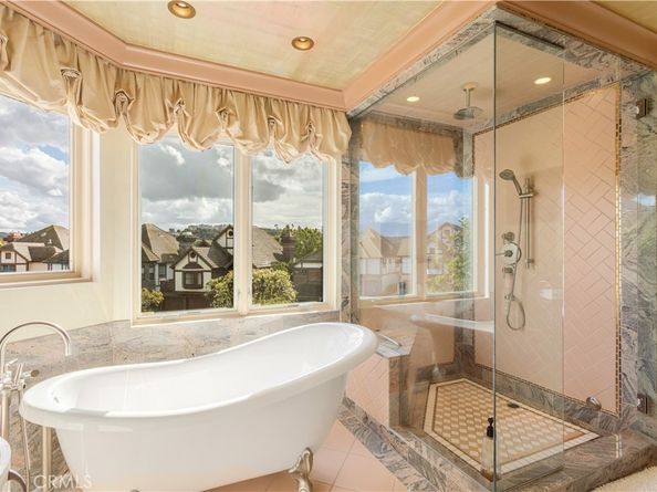 7373 Alicante, Carlsbad CA 92009