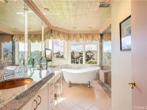 7373 Alicante, Carlsbad CA 92009