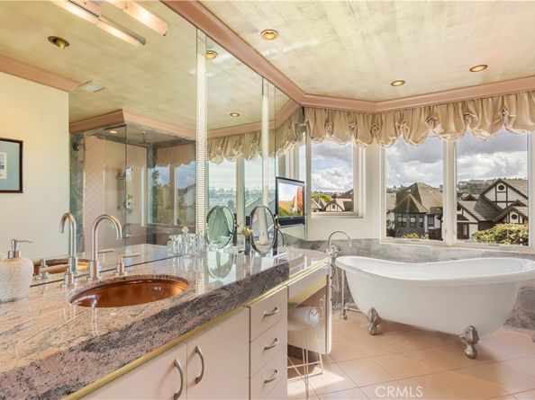 7373 Alicante, Carlsbad CA 92009