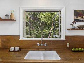 1556 Scenic Drive, Pasadena CA 91103